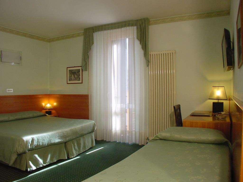 Hotel Don Abbondio Lecco Pokoj fotografie