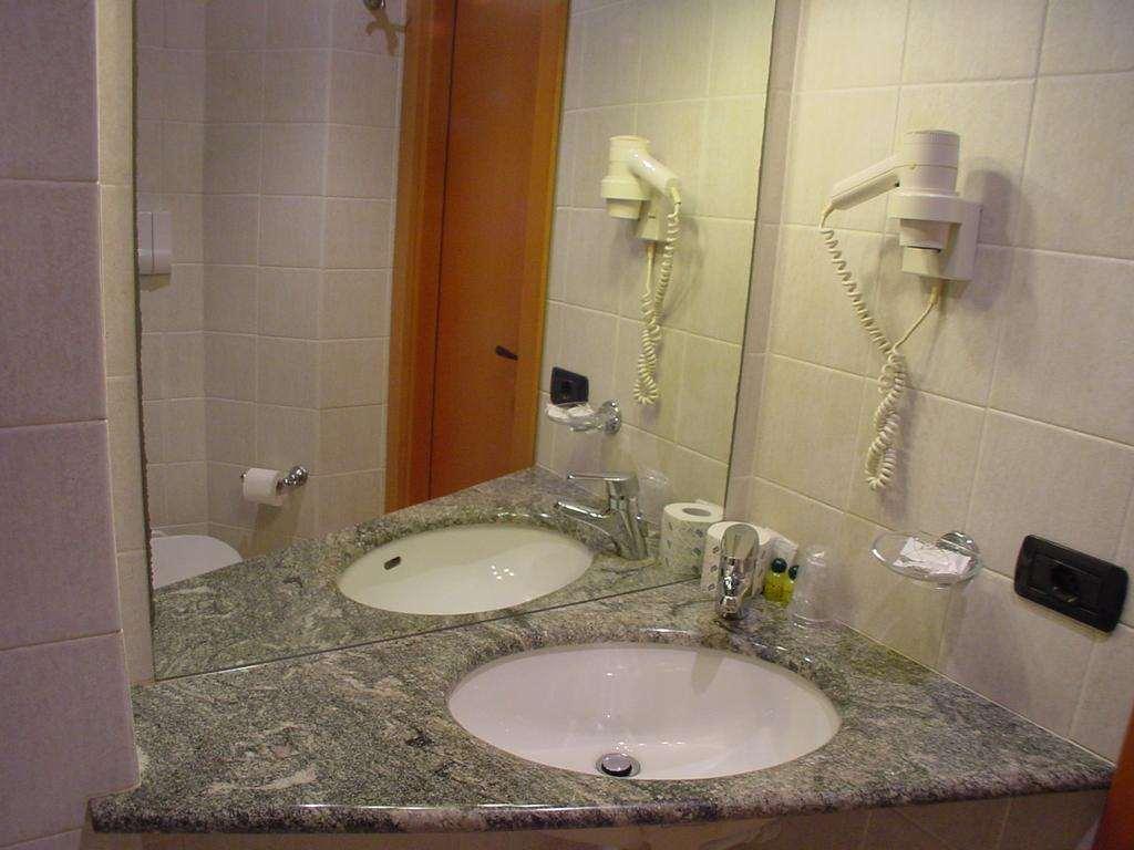 Hotel Don Abbondio Lecco Pokoj fotografie