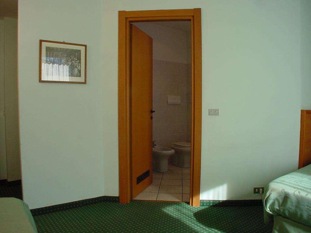 Hotel Don Abbondio Lecco Pokoj fotografie